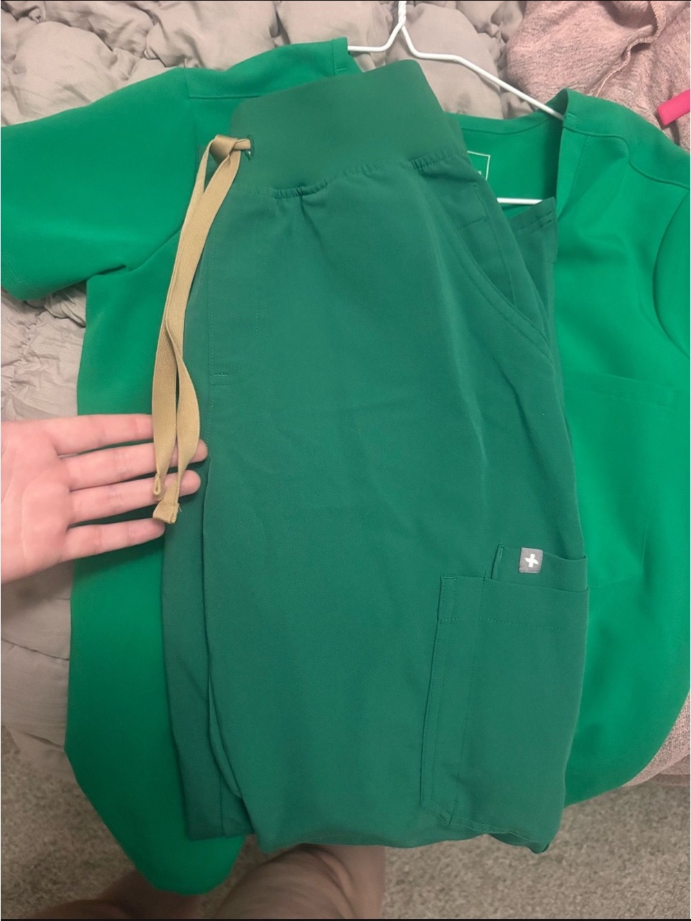FIGS Women's V-Neck Scrub Top in Green - Picture 3 of 4